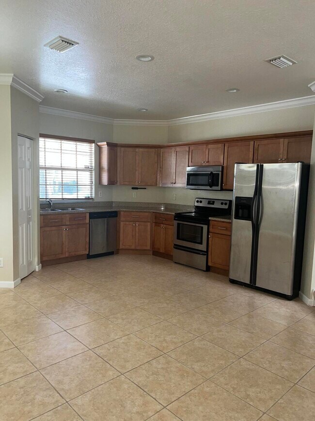 Foto del edificio - 2581 SE Pineland Dr