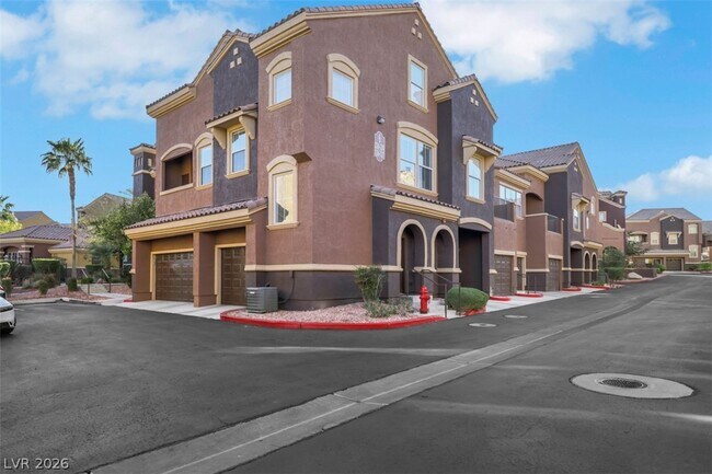 Building Photo - 3975 N Hualapai Way