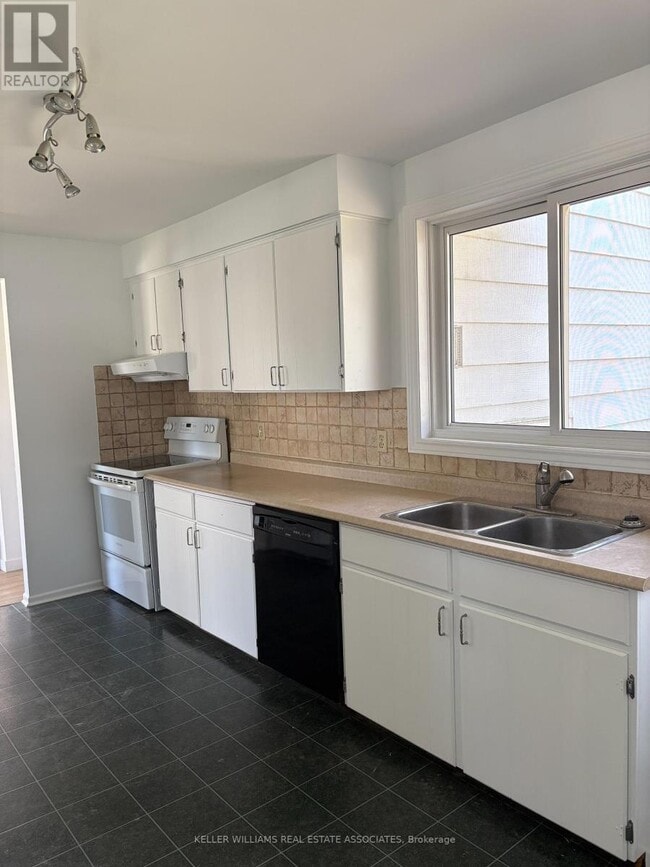 Building Photo - 312 Pineview Gardens