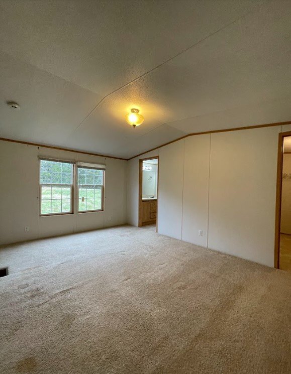 Building Photo - Country Living on 3 Acres in Fountain Inn!