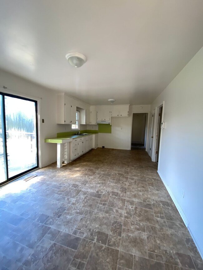 Foto del edificio - 6026 Emerald Ln
