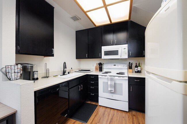 Foto del edificio - 1 Bedroom Plus Loft Near UCSD! | Water Inc...