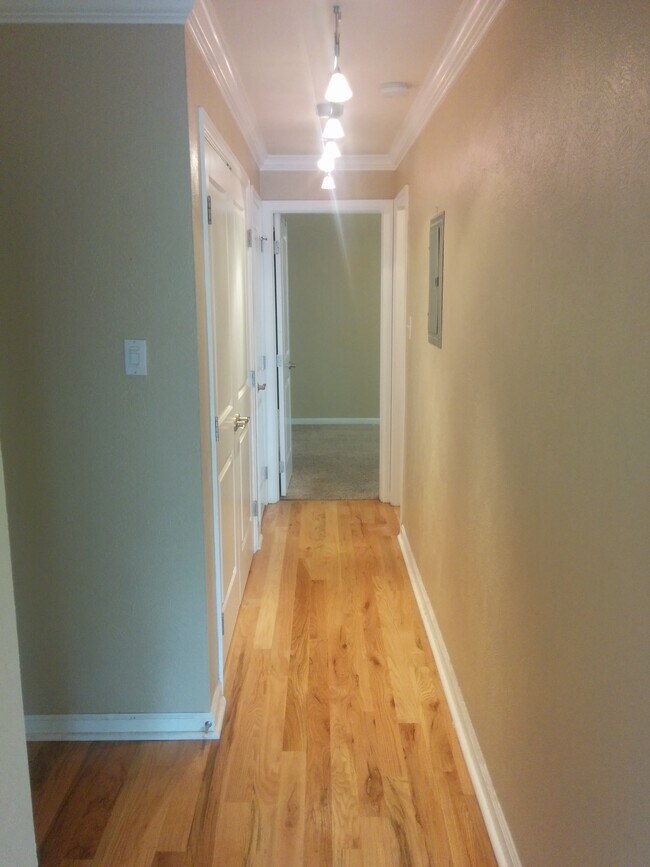 Foto del edificio - 1330 Elizabeth St