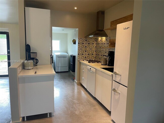 Foto del edificio - 6321 SW 43rd St