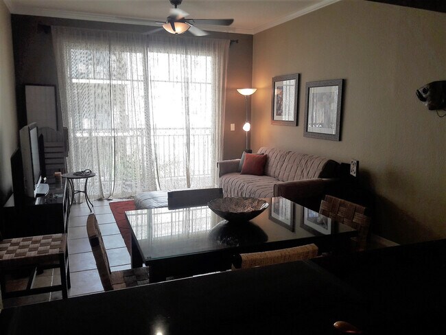 Foto del edificio - ANNUAL TURNKEY FURNISHED downtown Sarasota in luxury condominium!