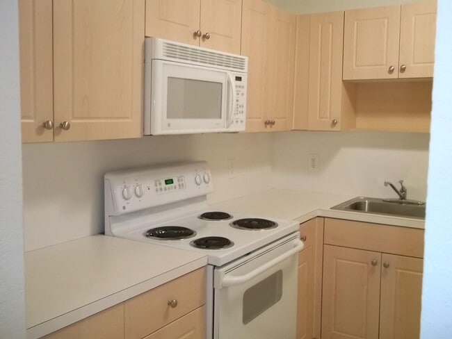 Building Photo - 770 SE 2nd Ave