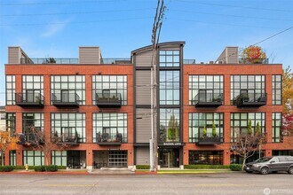 Building Photo - 2914 E Madison St