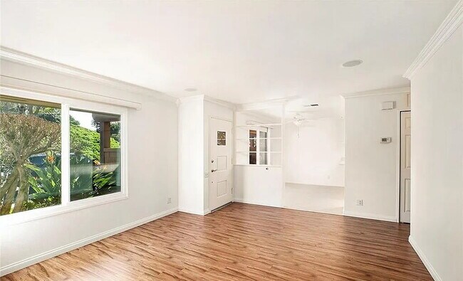 Foto del edificio - "Charming 1-Bedroom Retreat: Cozy 717 Sq Ft Haven in Sunny CA!"
