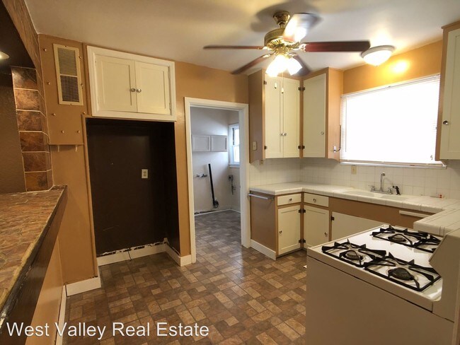 Building Photo - 2 br, 1 bath House - 623 D Street