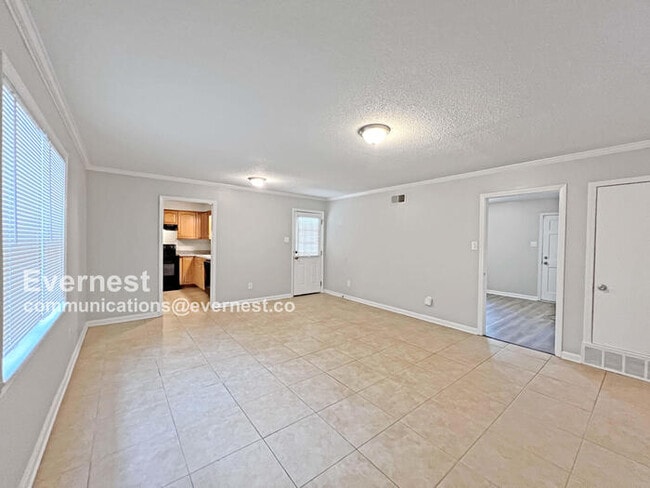 Building Photo - 922 Woodburne Pl