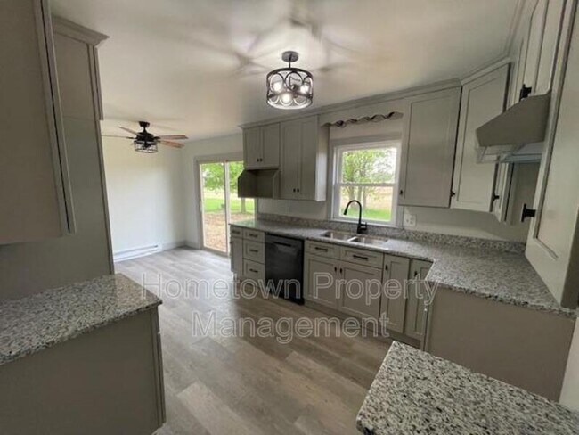 Foto del edificio - 1382 Armstrong Valley Rd
