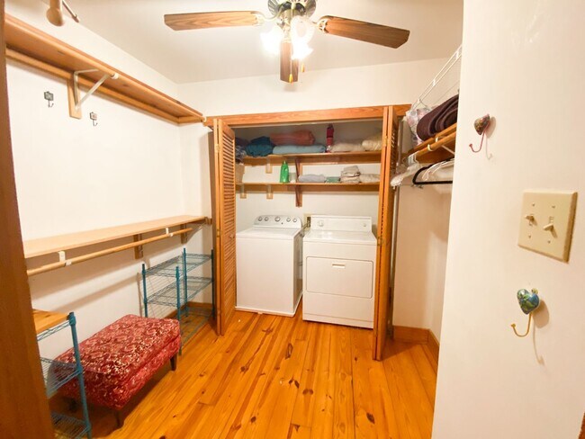 Foto del edificio - 1832 Glencove Ln