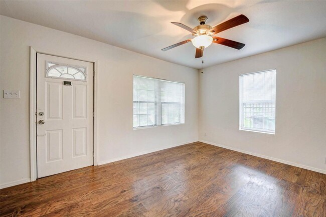 Foto del edificio - 5642 McCormick St