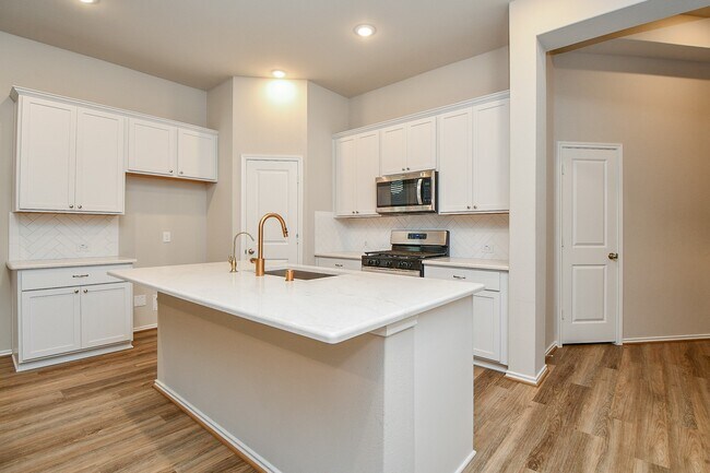 Foto del edificio - 1215 Carswell Grove Dr