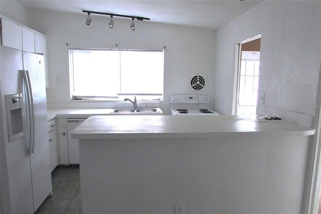 Building Photo - 550 Hartley Pl