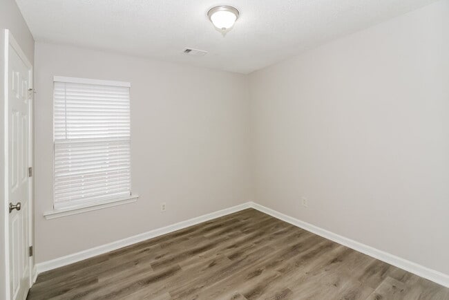 Building Photo - 7558 Fox Hunt Dr E