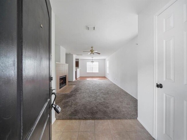 Foto del edificio - 3645 Nutwood Ln