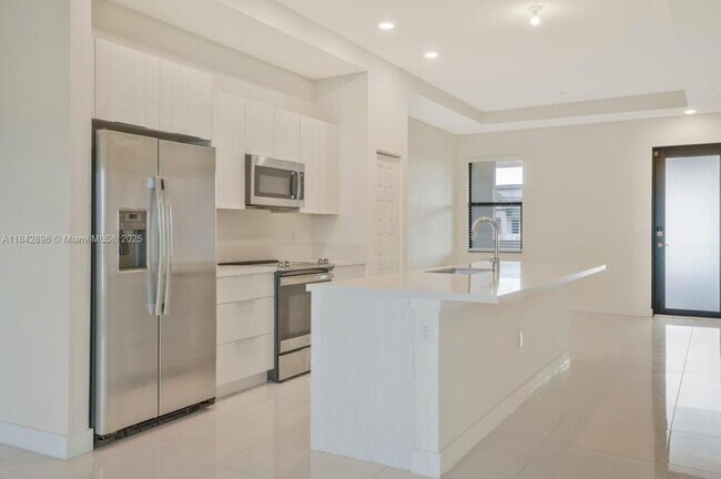 Foto del edificio - 7819 NW 104th Ave