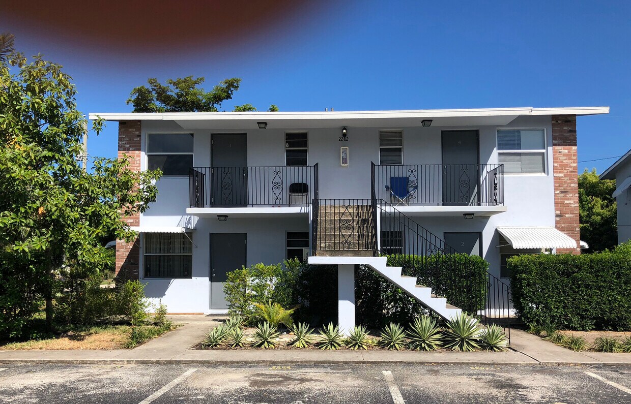 2nd Floor Apartment - 2202 SE 3rd St