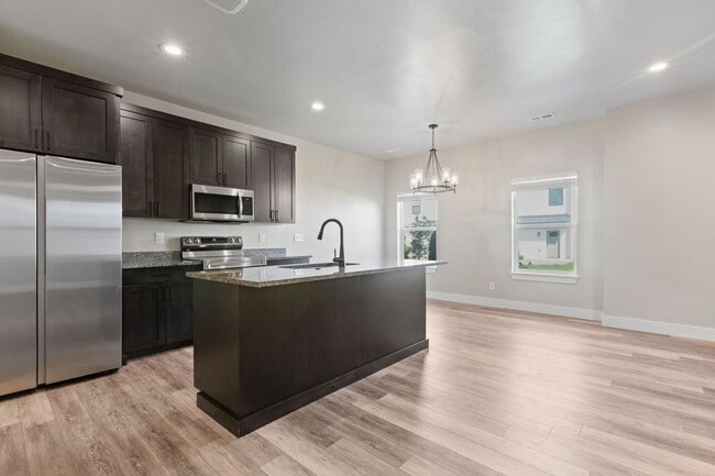 Building Photo - AMMON 3 BED 2 BATH TOWNHOME WITH 2 STALL G...
