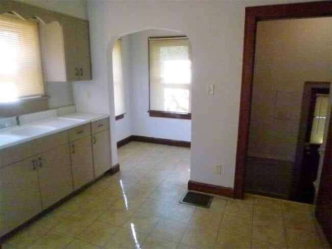 Foto del edificio - 2 Bedroom Home Near Union Hospital - Pets Welcome!