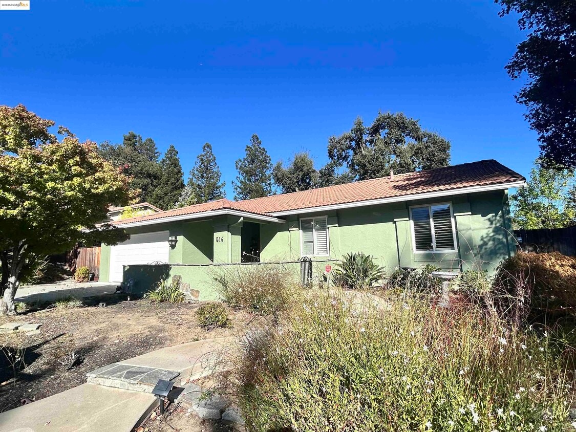 Foto principal - 516 Webster Dr