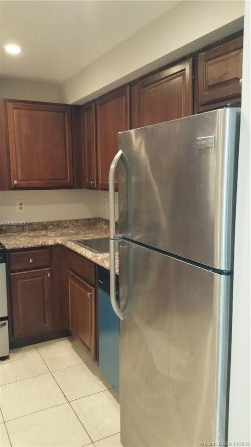 Foto del edificio - 8403 W Sample Rd