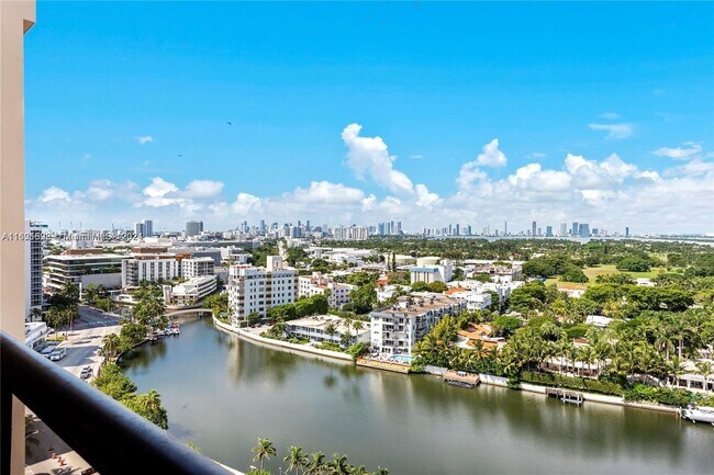 Foto del edificio - 2555 Collins Ave
