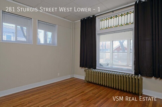 Building Photo - 2BD 2BATH ST.PAUL DUPLEX W/FINISHED BASEMENT!