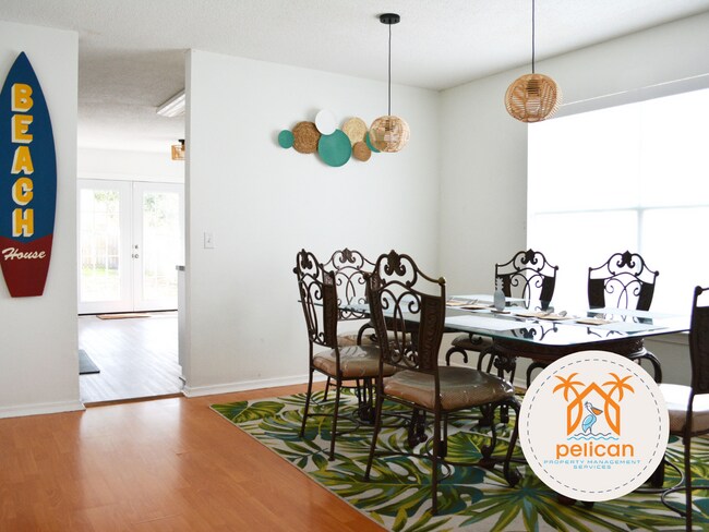 Foto del edificio - Charming 3-Bedroom Home with Fenced Yard, Near Naval Air Station & Beaches