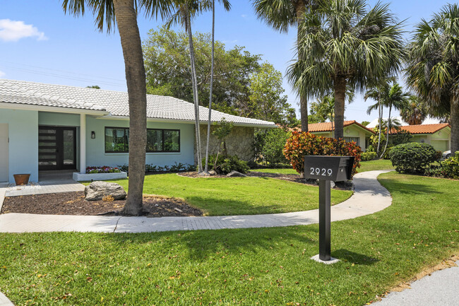 Foto del edificio - 2929 Banyan Rd