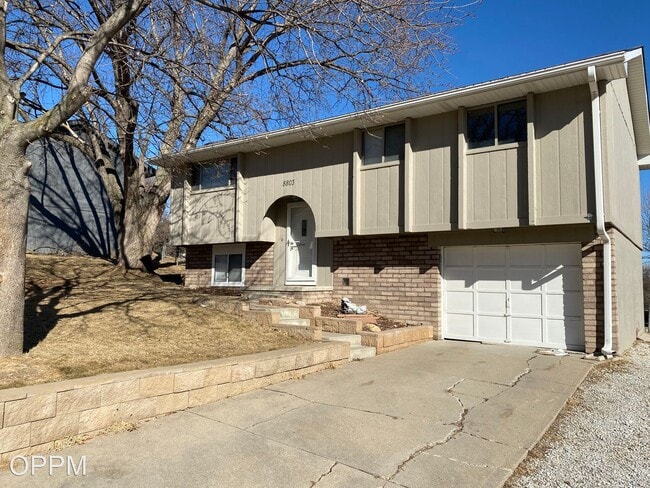Foto del edificio - 3 br, 1.5 bath House - 8803 S. 143rd St.