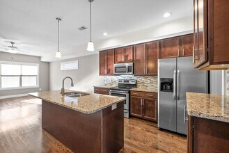 Building Photo - 84 Promontory Ln