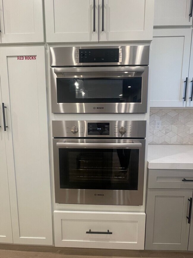 Foto del edificio - Fully Renovated Home in Millcreek – Modern...