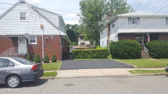 Building Photo - 263 Mola Blvd