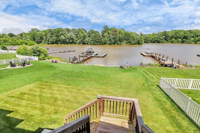 Building Photo - Atwater Landing Mooresville. Professionall...