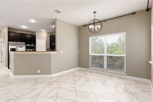 Foto del edificio - 23947 Stately Oaks