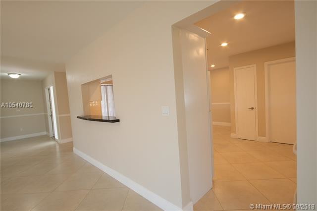 Building Photo - 9731 Bel Aire Dr
