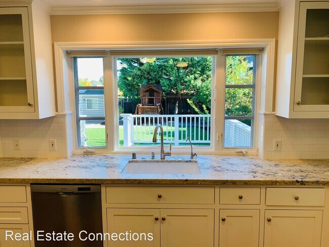 Building Photo - 4 br, 3.5 bath House - 517 Pearl Avenue