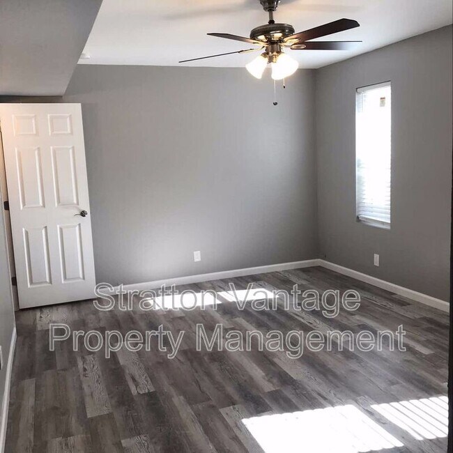 Building Photo - 848 N Stapley Dr