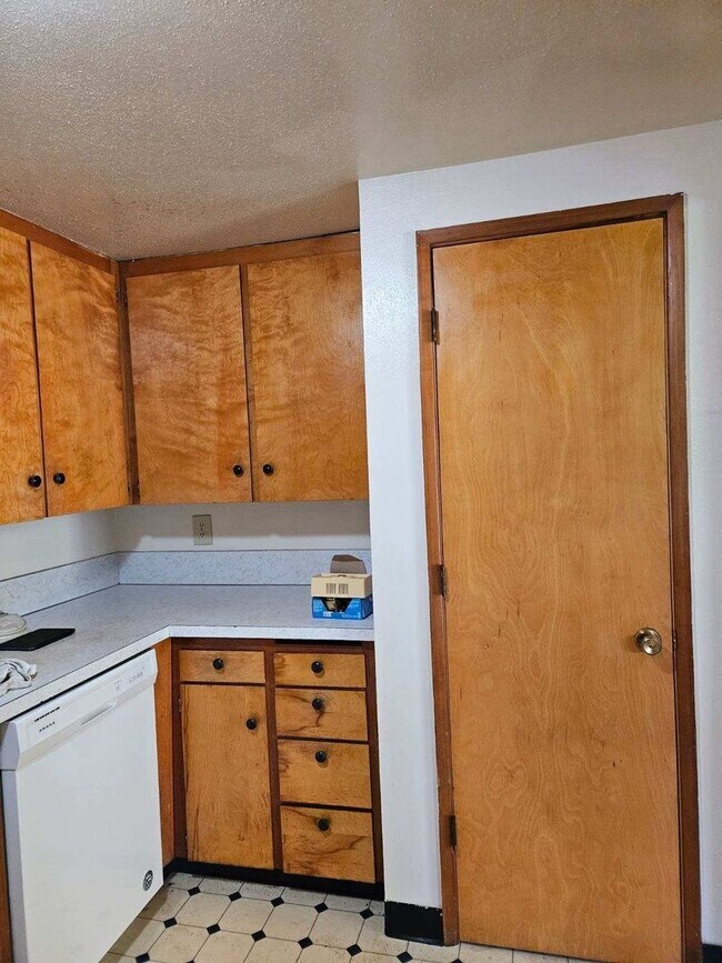 Foto del edificio - 3 bed/1 bath duplex close to OSU with fenc...