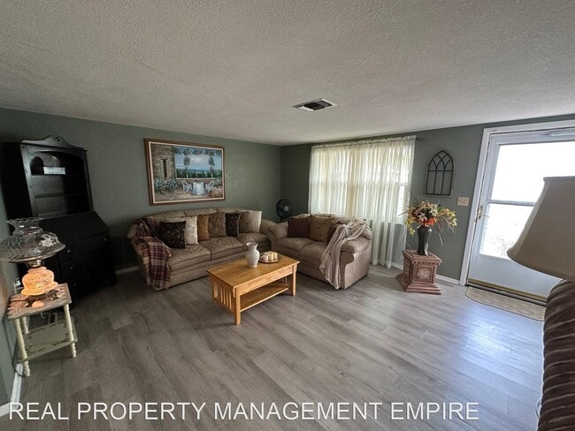 Building Photo - 2 br, 1 bath House - 7726 Sue Ellen Dr