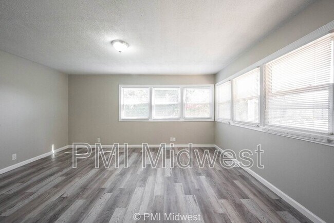 Building Photo - 6276 Eastgate Ave