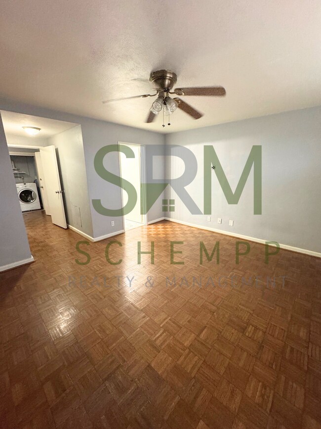 Building Photo - Updated 2BR/2BA on Bardstown Road with all utilities included now available!