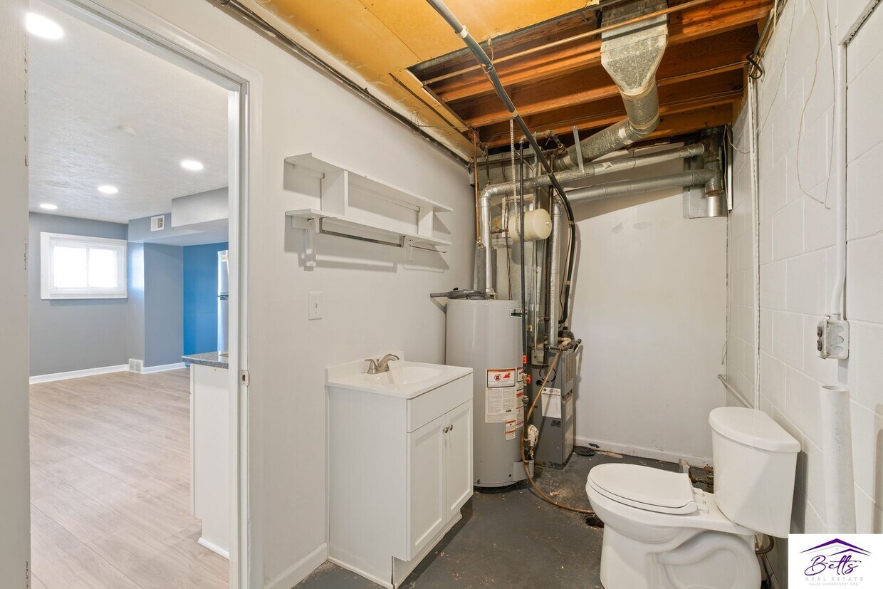 Primary Photo - 3012/3014 Menke Cir