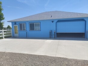 Building Photo - 1034 SE Hamilton Rd