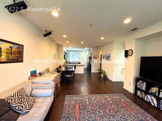 Building Photo - 6622 S Mariposa Ln