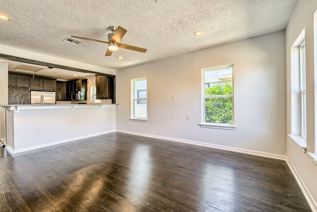 Foto del edificio - 519 W Clay St