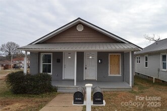 Building Photo - 707 S Elm St
