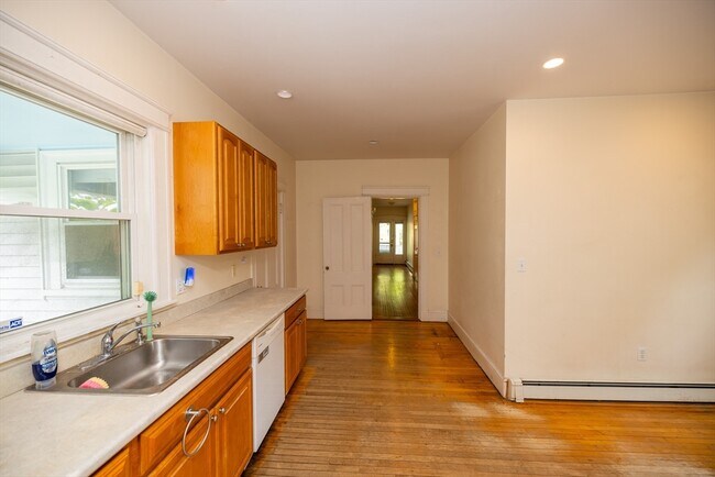 Building Photo - 44 Walnut Pl